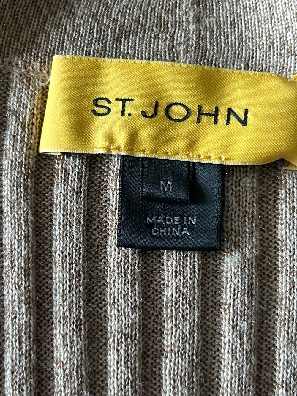 Flawless St John Cashmere Silk Wool Blend Med Cream Cable-Knit Button Sweater - Picture 2 of 12